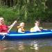 Trois hommes sur un kayak