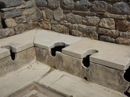 Ephese, toilettes publiques pour hommes