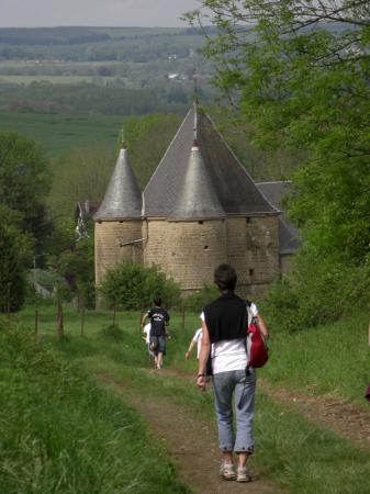 Retour vers l'église fortifiée