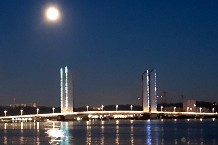 Pleine lune sur le pont Chaban