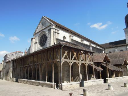 Eglise Saint-Pierre et son halloy