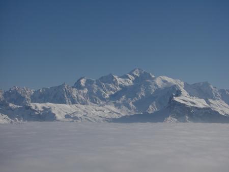 Le Mont-Blanc émerge