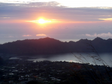 Lever du soleil sur le Mont Batur