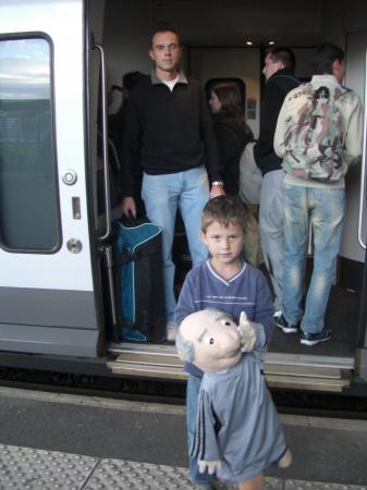 Pépère accompagne papa au train