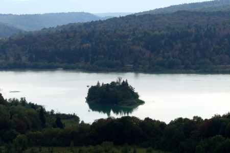 Vue sur le lac d'Ilay