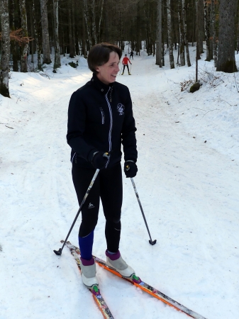 Catherine skis aux pieds