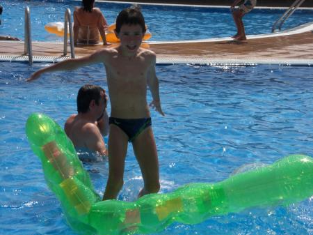 Dans la piscine de l'hôtel