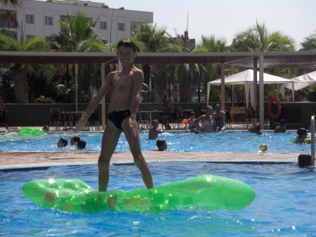 Dans la piscine de l'hôtel